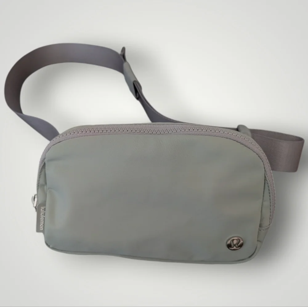 Lululemon Everywhere Belt Bag 1L - Picture 2 of 8